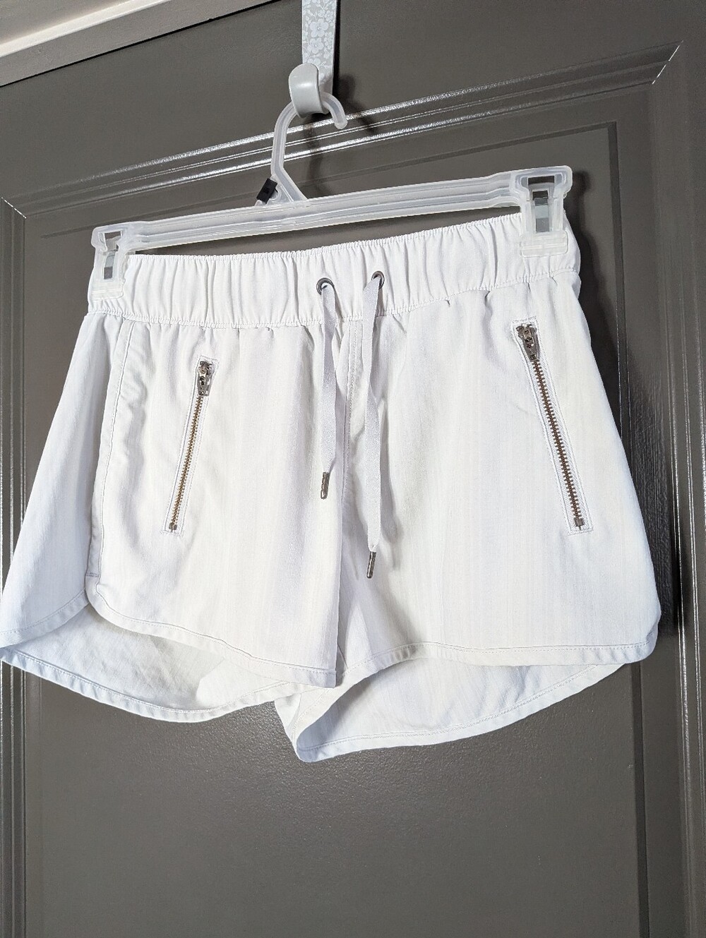 Athleta White Drawstring Athletic Sway Shorts With Zip Pockets